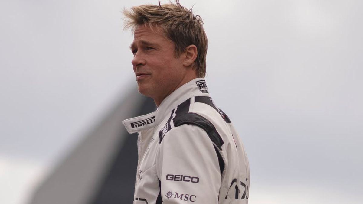 Brad Pitt de perfil no filme F1 que concorre no Oscar 2026