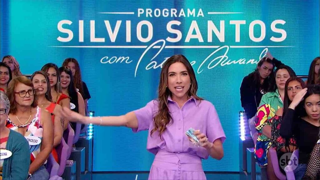 Patricia Abravanel apresentando o Programa Silvio Santos no SBT