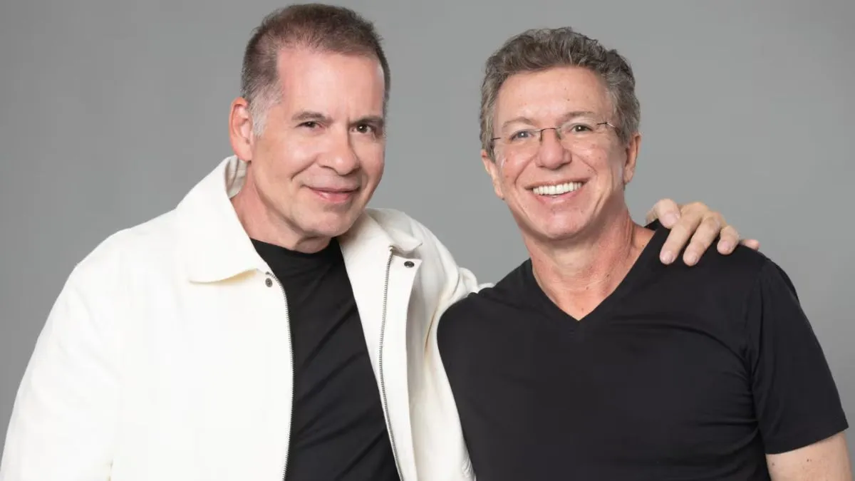 foto de Leandro Hassum e Boninho: o anfitrião e o diretor da Casa do Patrão na Record