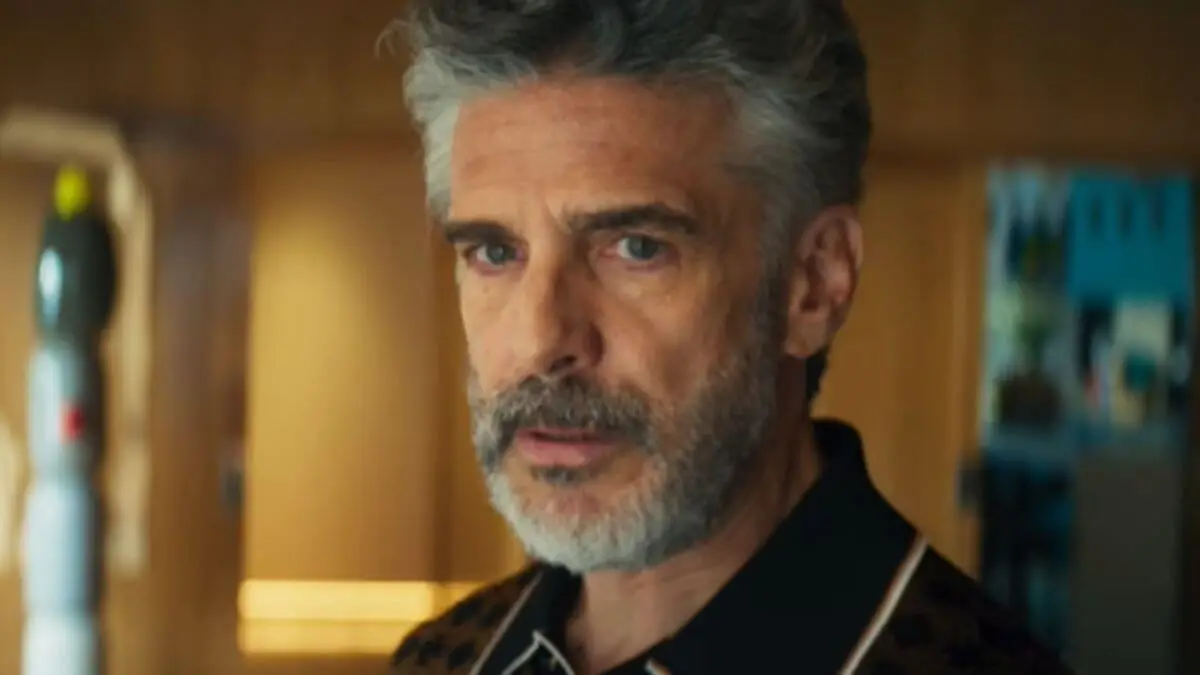 Cena do filme 'Natal Amargo' de Pedro Almodóvar | reprodução/Youtube/Warner Bros. Pictures