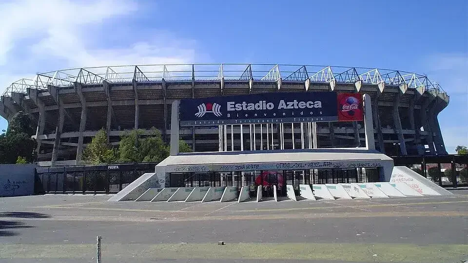 Foto da entrada do Estádio Azteca