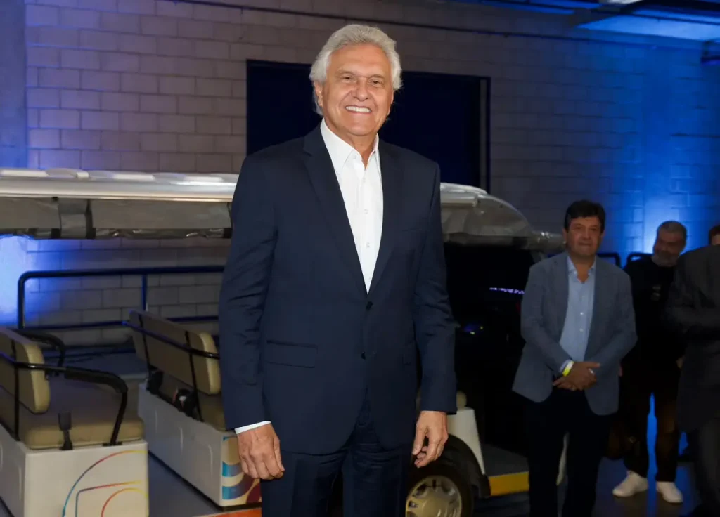 Eleições 2026: foto da chegada de Ronaldo Caiado aos Estúdios Globo para o debate presidencial