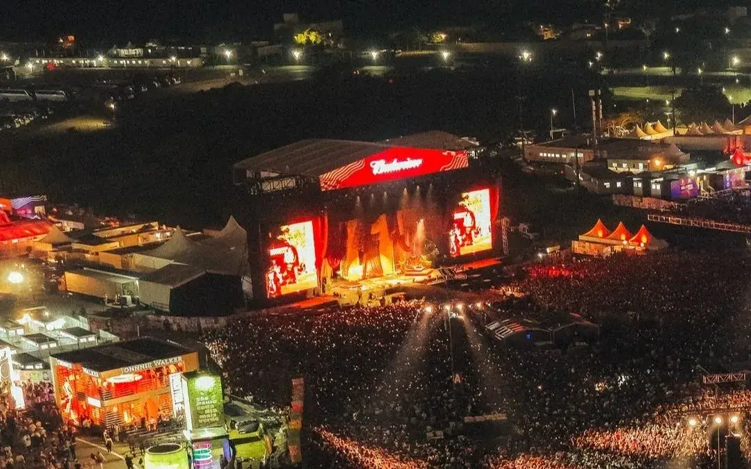 imagem vista de cima do palco do Lollapalooza