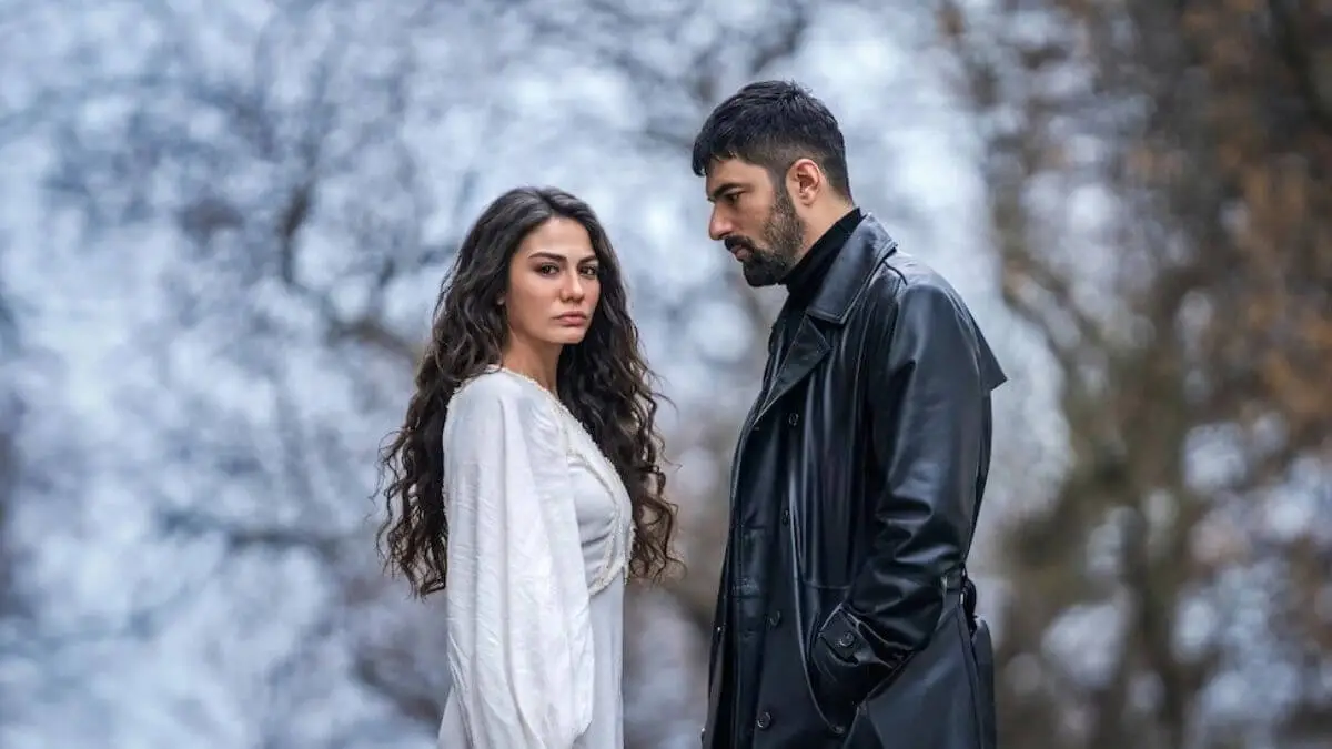Farah e Tahi na série turca da Netflix Meu Nome é Farah